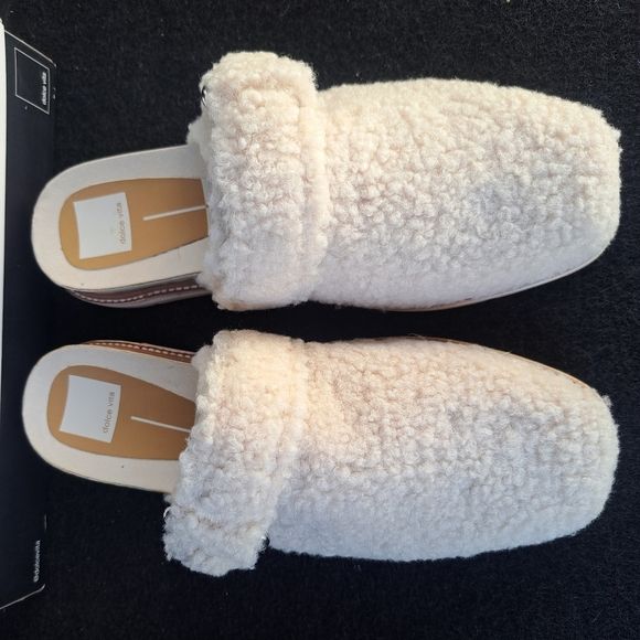 Slippers with soft sherpa by Dolce Vita. Size 9 - Picture 3 of 7